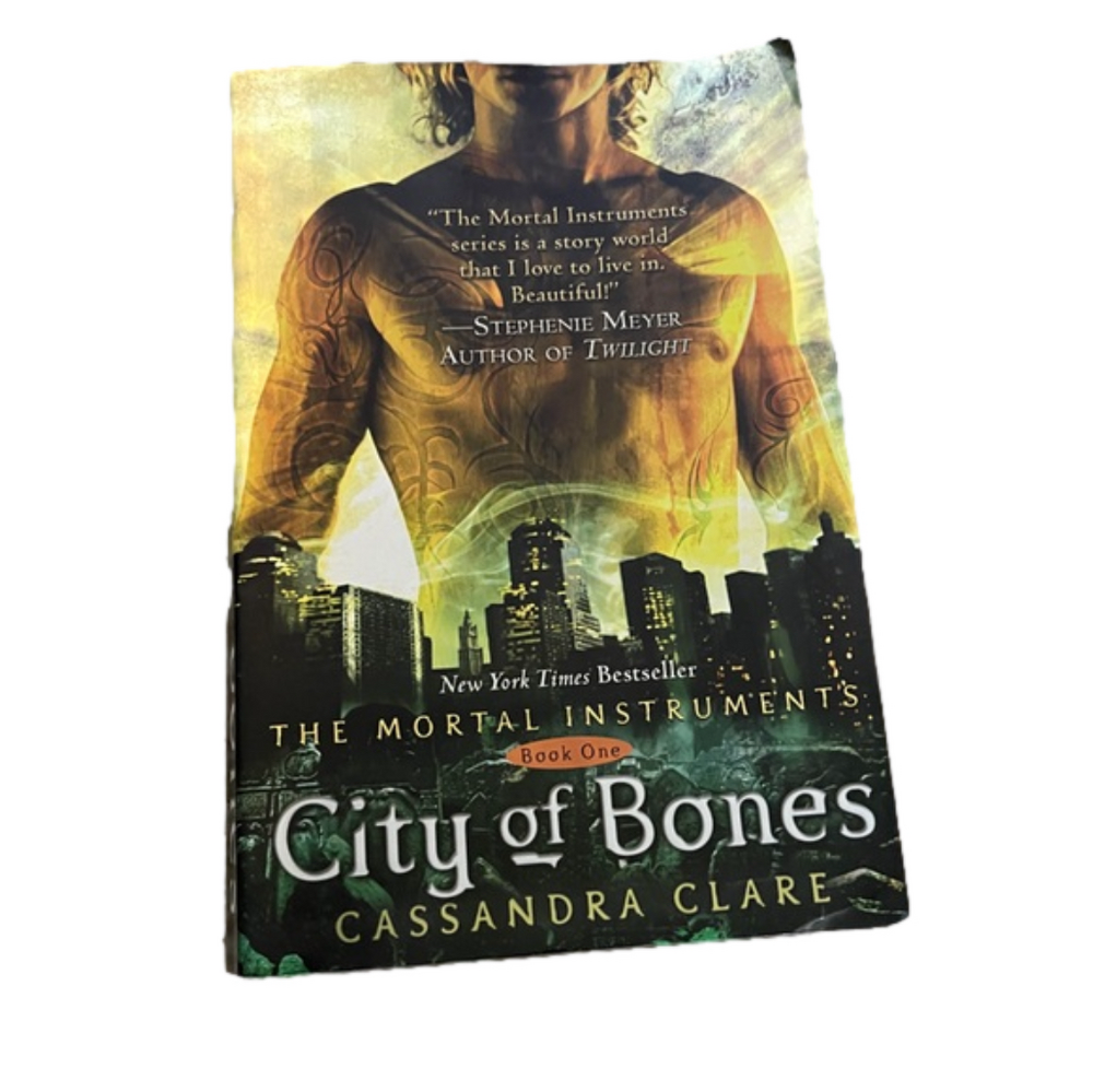 City of Bones: The Mortal Instruments Book 1 paperback
